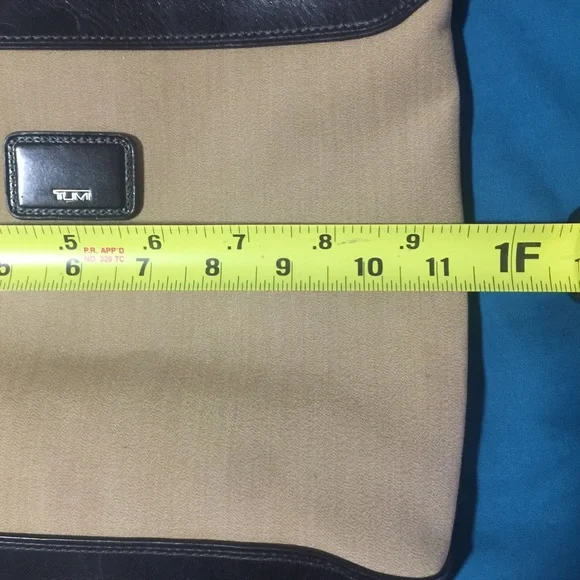 Trade/offer? - TUMI crossbody/shoulder bag. Unisex GUC - Picture 11 of 14